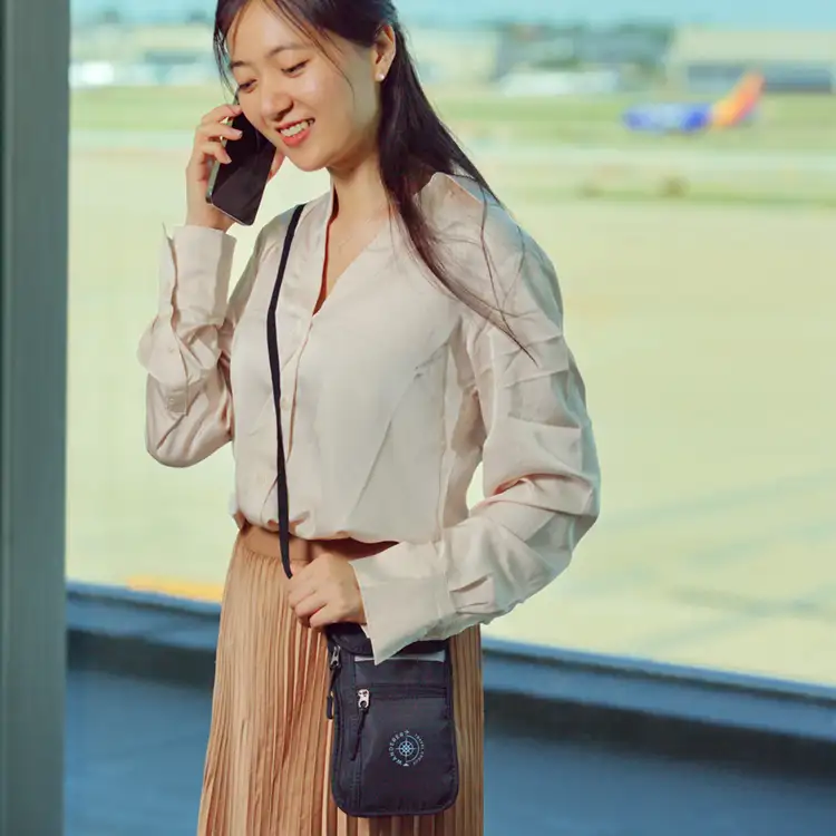 Portefeuille tour de cou organisateur de sécurité Jet Black AeroLOFT #4