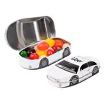 Boîte voiture berline avec bonbons en forme de haricot