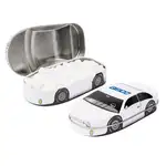 Boîte voiture berline avec mini menthes