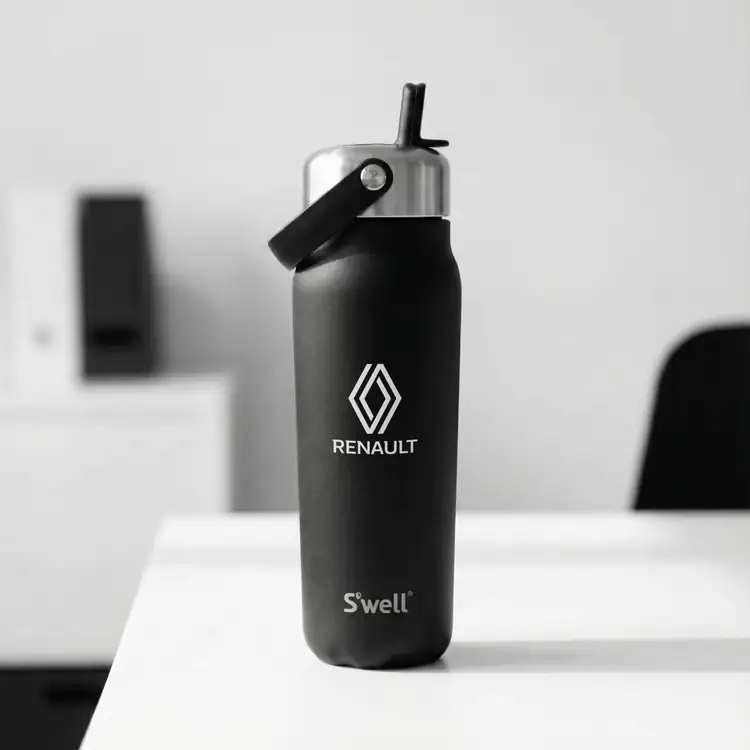 Bouteille isolée S’well Explorer 24 oz avec paille rabattable #8
