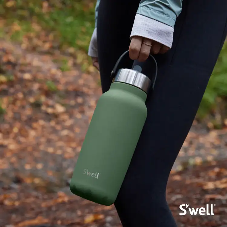 Bouteille isolée S’well Explorer 32 oz avec paille rabattable #11