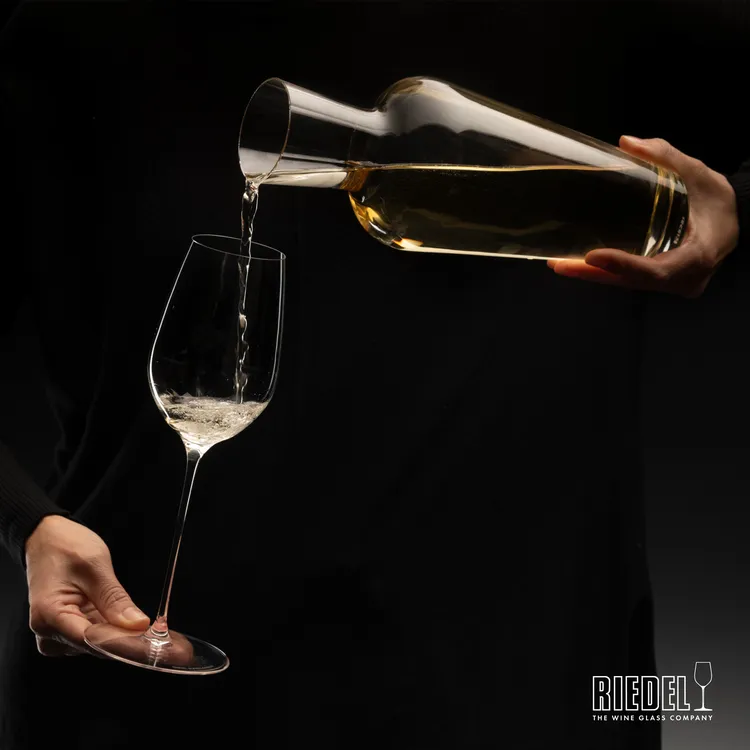 RIEDEL Mosel Wine Carafe 46.5 oz - Deep Etch #3