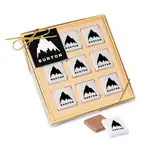 Coffret de neuf carrés de chocolat enveloppés