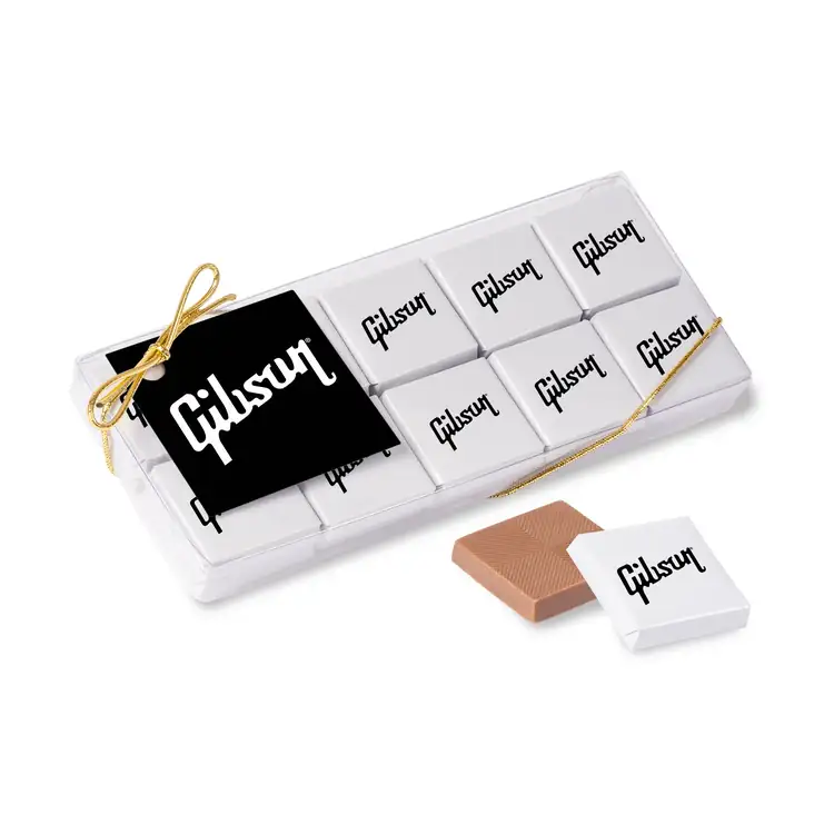 Coffret de vingt carrés de chocolat avec boucle dorée