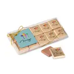 Coffret de vingt carrés de chocolat sous feuilles multicolores