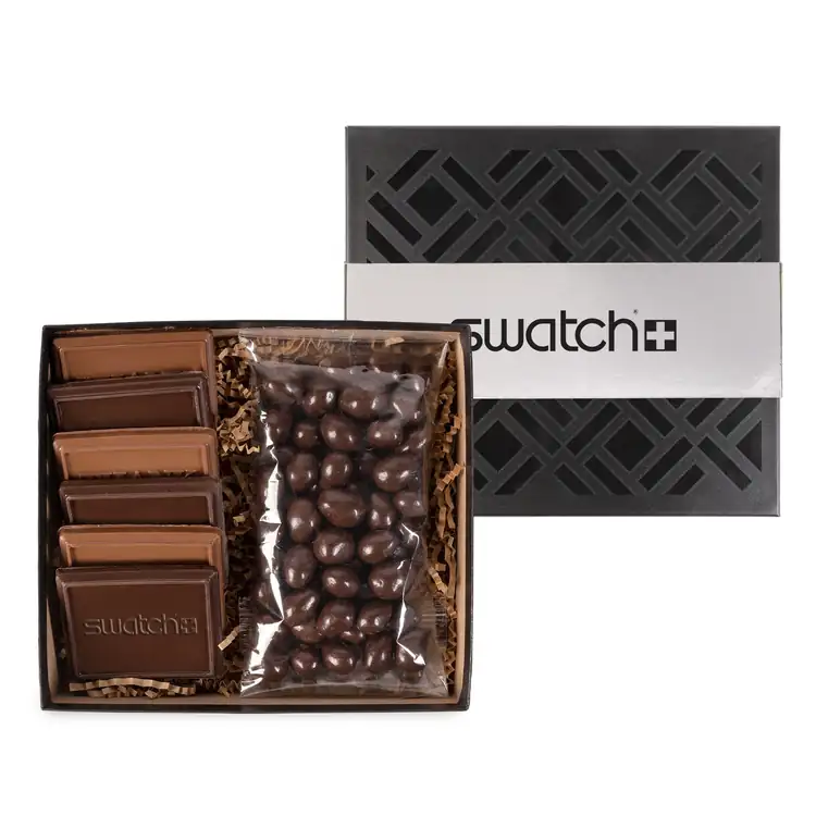 Coffret noir et argent de six biscuits et confiseries