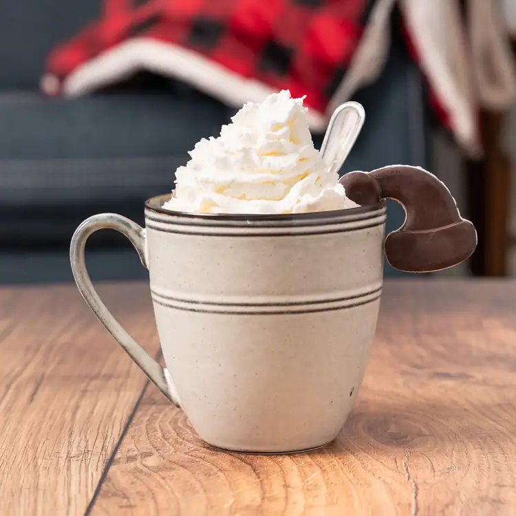 Décoration de tasse chocolat-framboise en bonnet de Noël #4