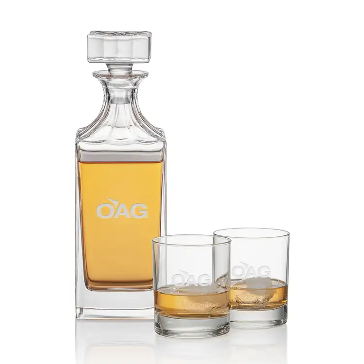 Chelsea Decanter 30 oz and 2 Whisky Glasses