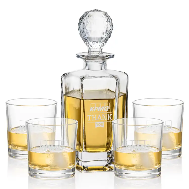 Govenor Decanter 26 oz and 4 Whisky Glasses