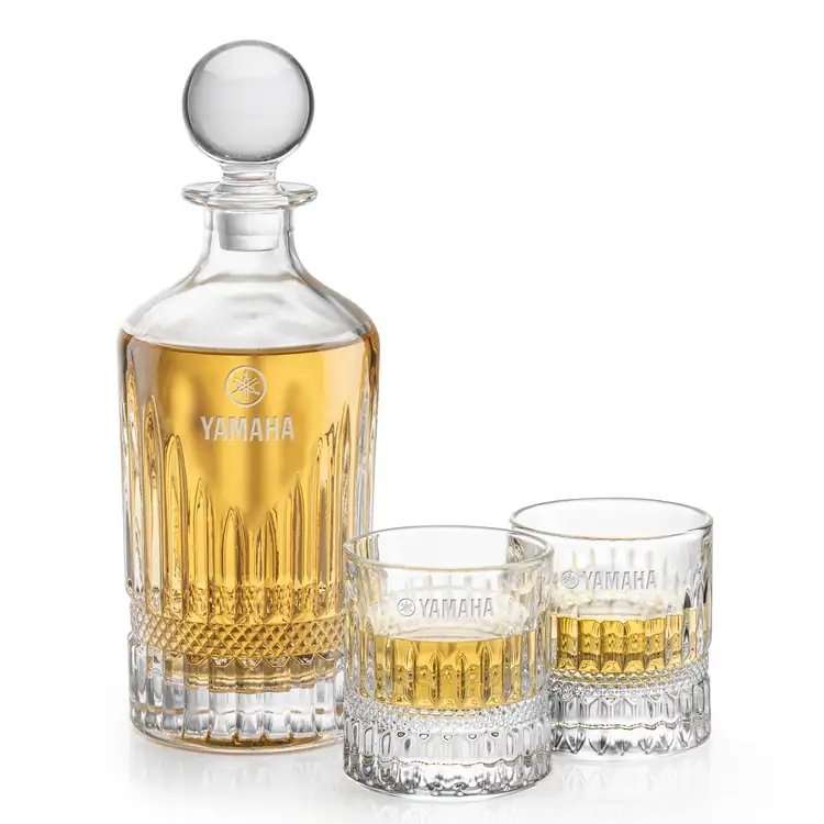 Hathaway Decanter 28 oz and 2 Whisky Glasses