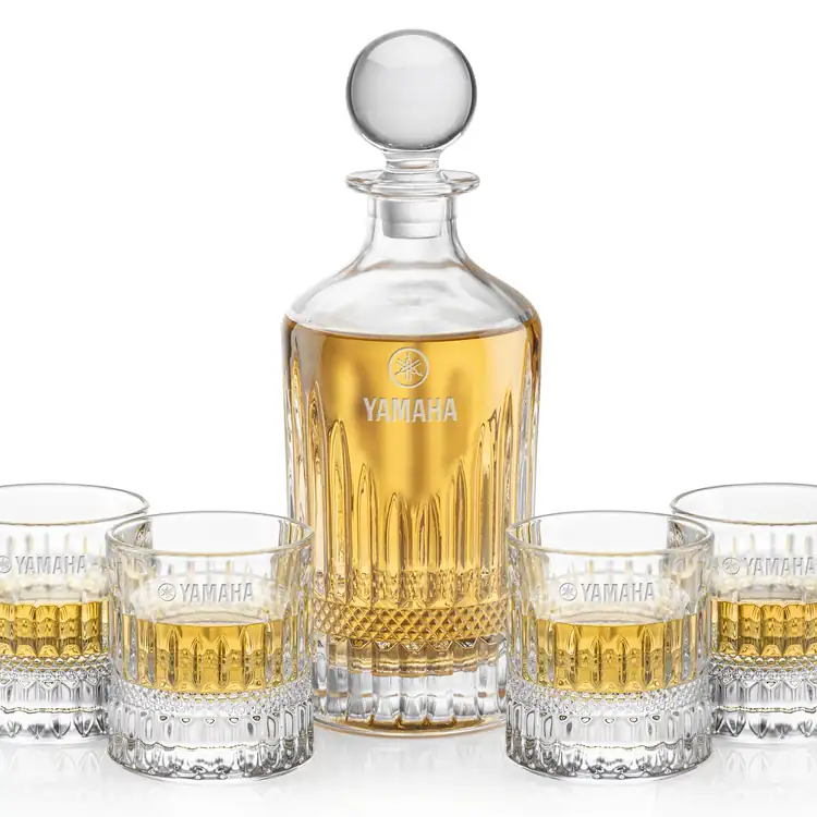 Hathaway Decanter 28 oz and 4 Whisky Glasses