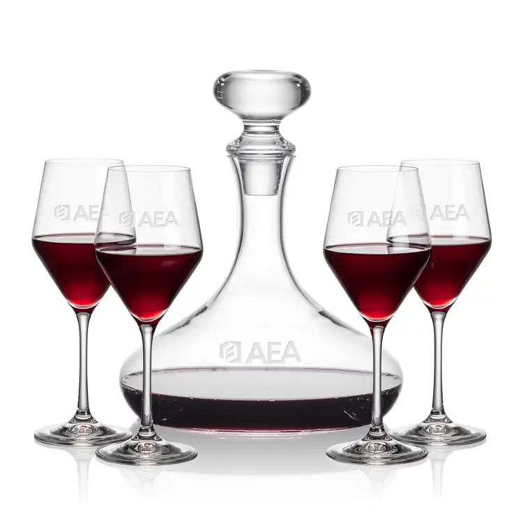 Stratford Wine Decanter 32 oz and 4 Bengston Wine Glasses