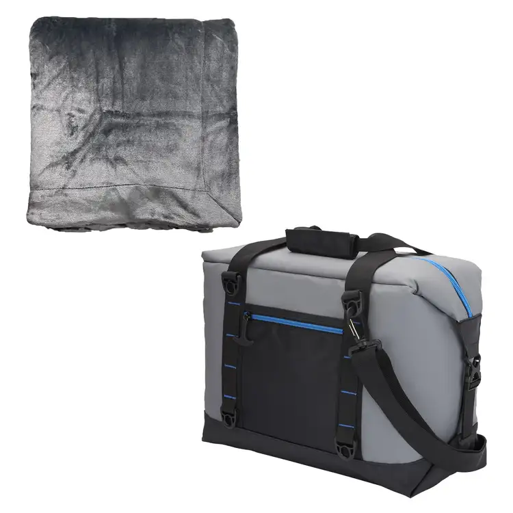 Urban Peak Outdoor Kit with Challenger Blanket