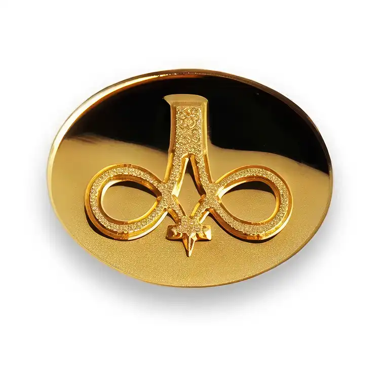 Épinglette ovale dorée