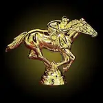 Figurine de cheval de course dorée