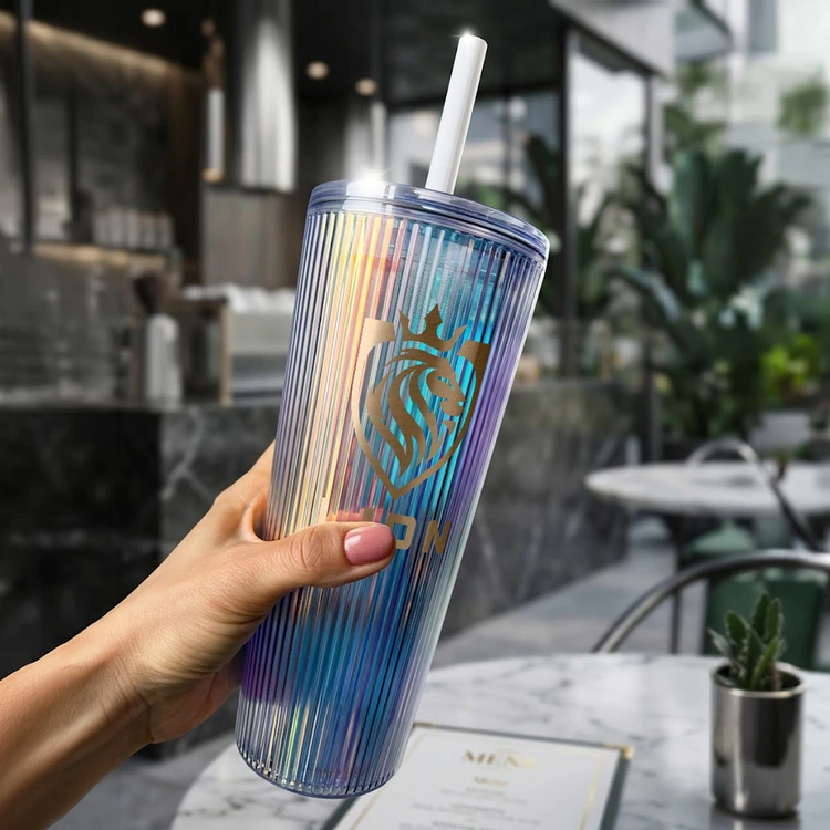 Gobelet Pyramid irisé 22 oz en plastique recyclé avec paille en silicone #5