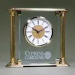 Horloge de cheminée à colonnes plaquées laiton