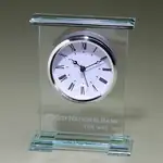 Horloge en verre jade à structure étagée