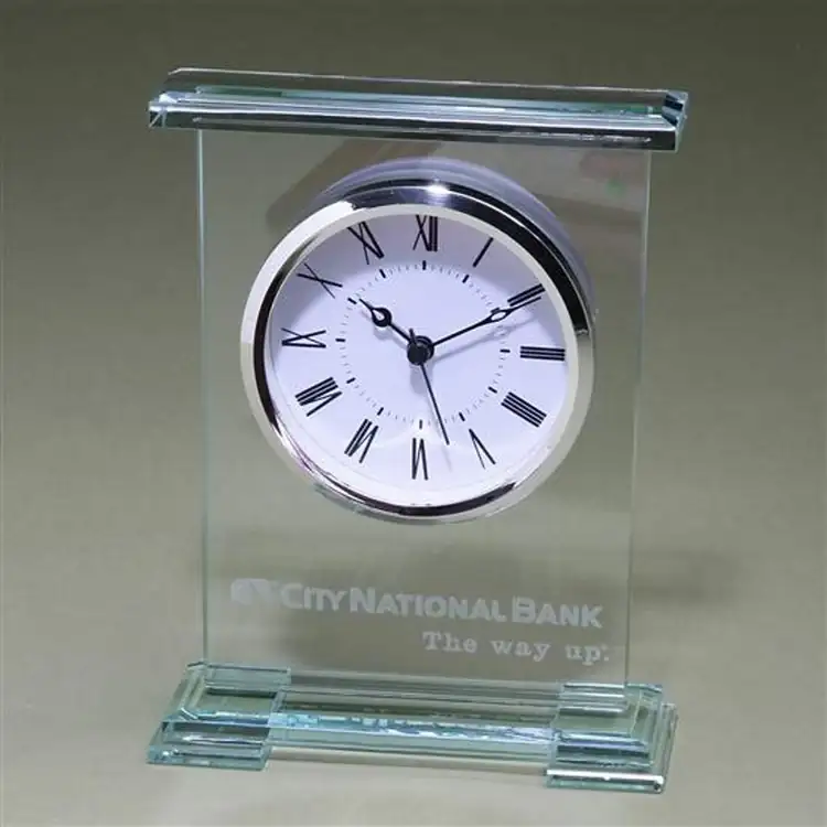 Horloge en verre jade à structure étagée