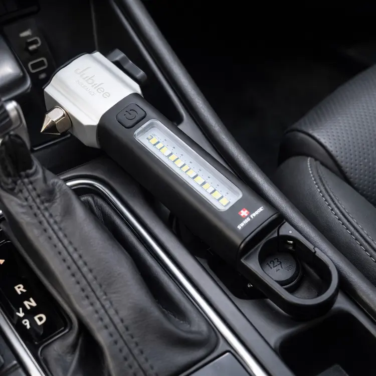 Outil multifonction d’urgence Shulman avec lampe de poche de Swiss Force #6