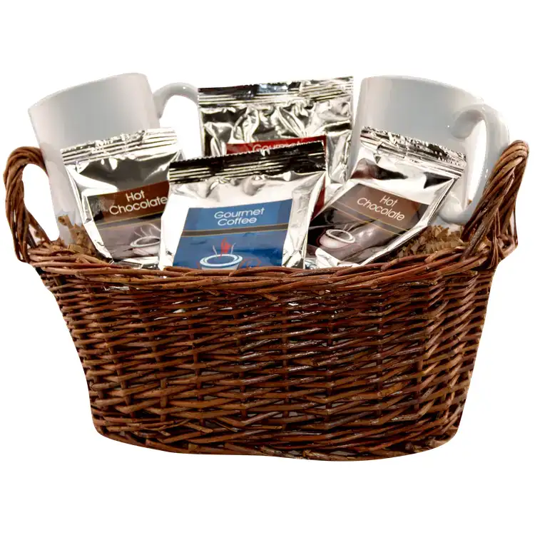 Panier cadeau avec deux tasses blanches de 11 oz et boissons chaudes