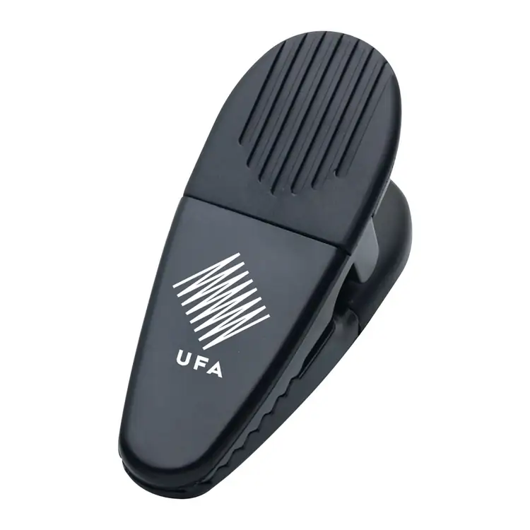 Magnetic memo clip with soft grip