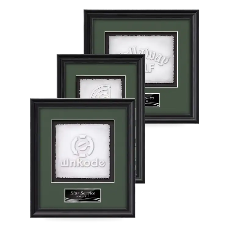 Plaque encadrée Waterleaf Raven en papier moulé