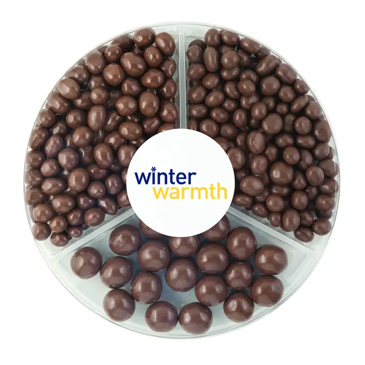 Plateau à partager de raisins, arachides et boules de malt au chocolat
