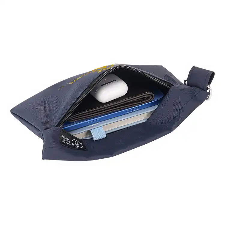 Pochette utilitaire en nylon recyclé Lakeshore avec mousqueton #3