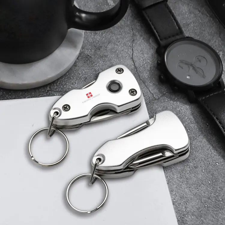 Porte-clés multi-outil et lampe Wildcub de Swiss Force #8