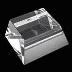 Socle pyramidal en cristal optique
