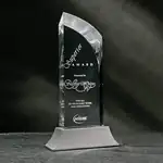 Trophée Cascade R.S. Owens en acrylique sur socle Stonecast argent satiné