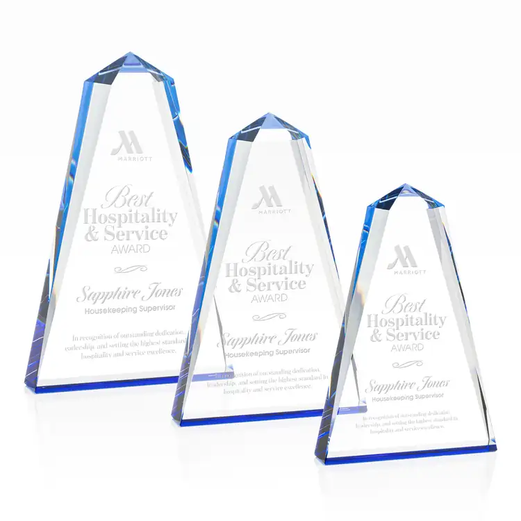 Trophée Cotswold en cristal optique bleu