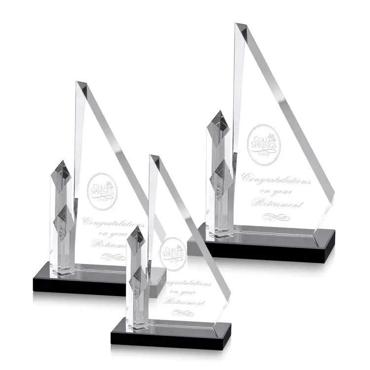 Trophée Francisco en cristal optique à piliers en losange