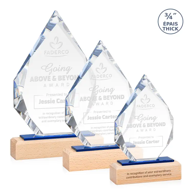 Trophée Ibiza en cristal Starfire sur socle en hêtre - Gravure