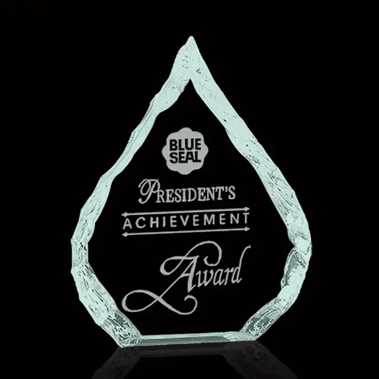 Trophée Iceberg Oil Drop en verre jade