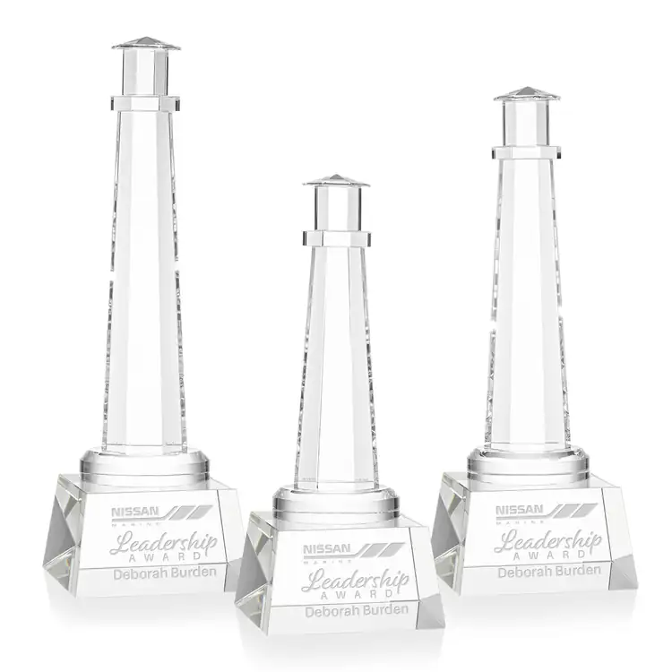 Trophée Lighthouse en cristal optique sur socle Robson transparent