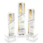 Trophée Oakham en cristal optique - Triangle sur socle Hancock - Multicolore