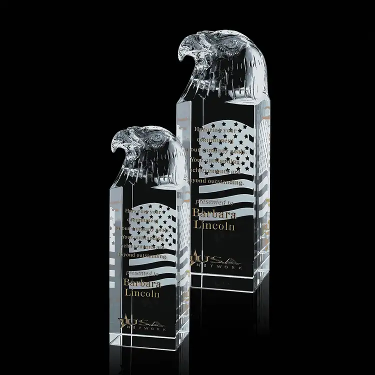 Trophée Stratton en cristal optique avec tête d’aigle