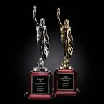 Trophée Supremacy sur socle au fini bois de rose