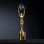 Trophée Transforming Achievement sur socle cylindrique