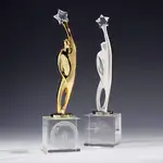 Trophée Triumph sur socle en cristal optique