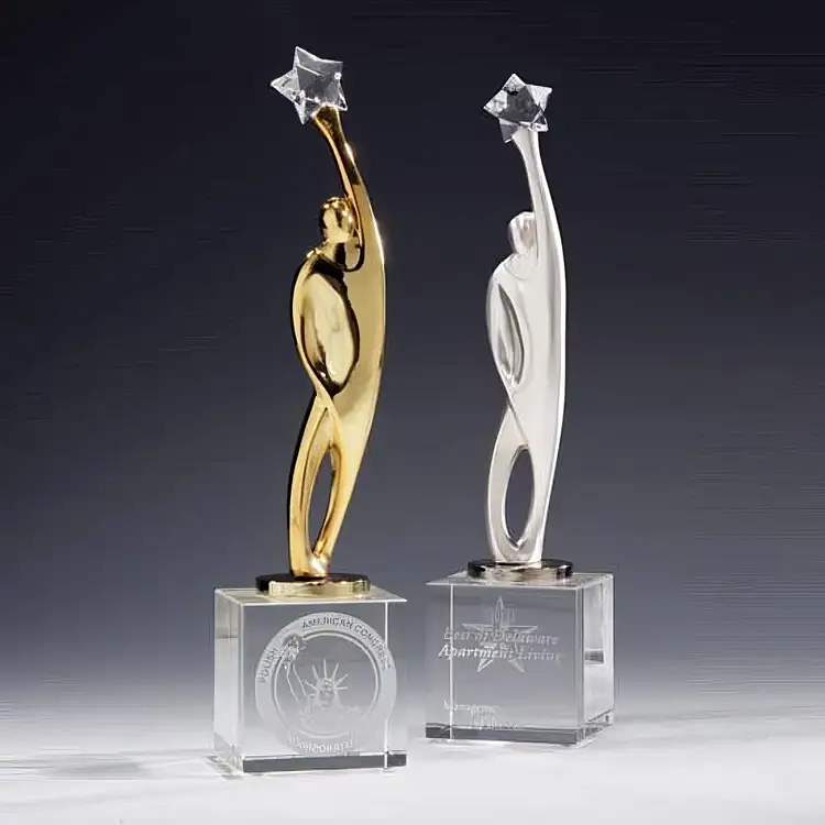 Trophée Triumph sur socle en cristal optique