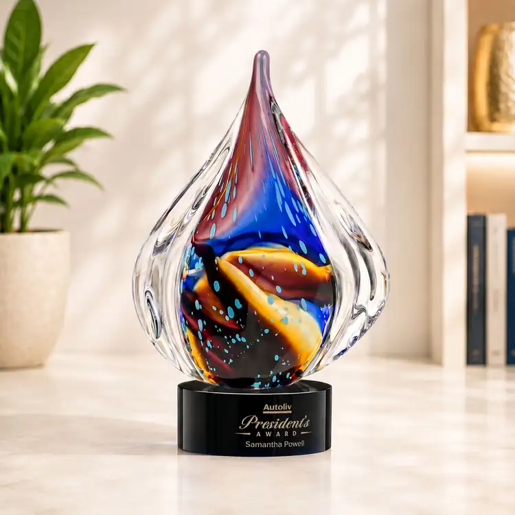 Trophée Valentina en verre d’art - Goutte sur socle Marvel noir ou bleu - Gravure #3