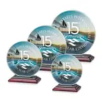 Trophée Victoria en cristal Starfire - Disque sur socle Albion au fini bois de rose - Multicolore