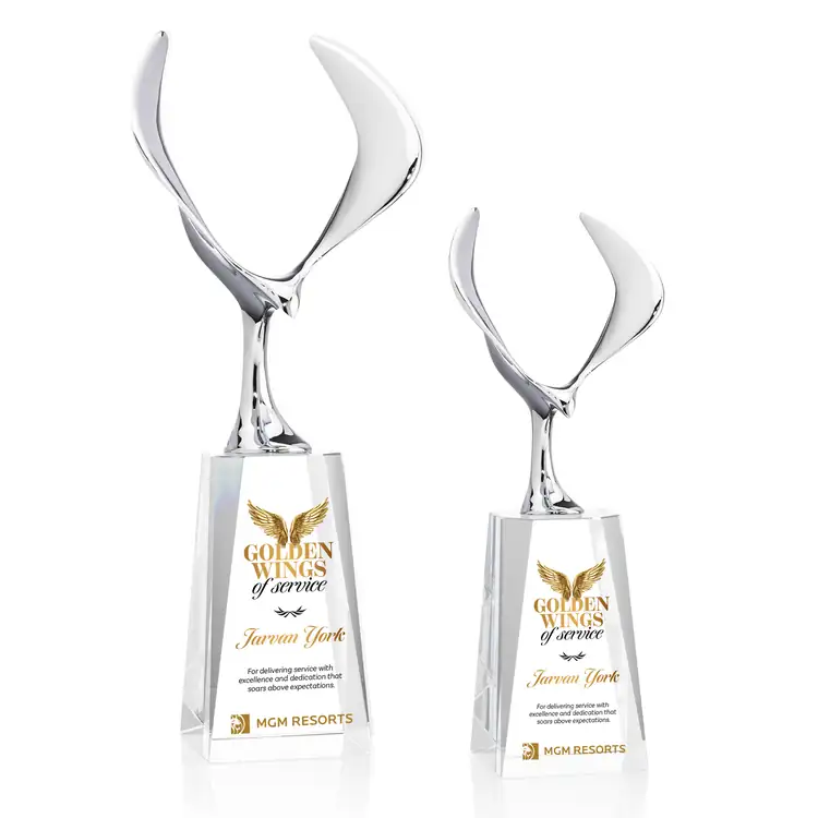 Trophée aigle Maverick en métal et cristal sur socle Cairns - Multicolore