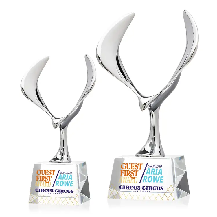 Trophée aigle Maverick sur socle Robson - Multicolore