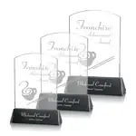 Trophée arqué Sierra en cristal Starfire sur socle noir