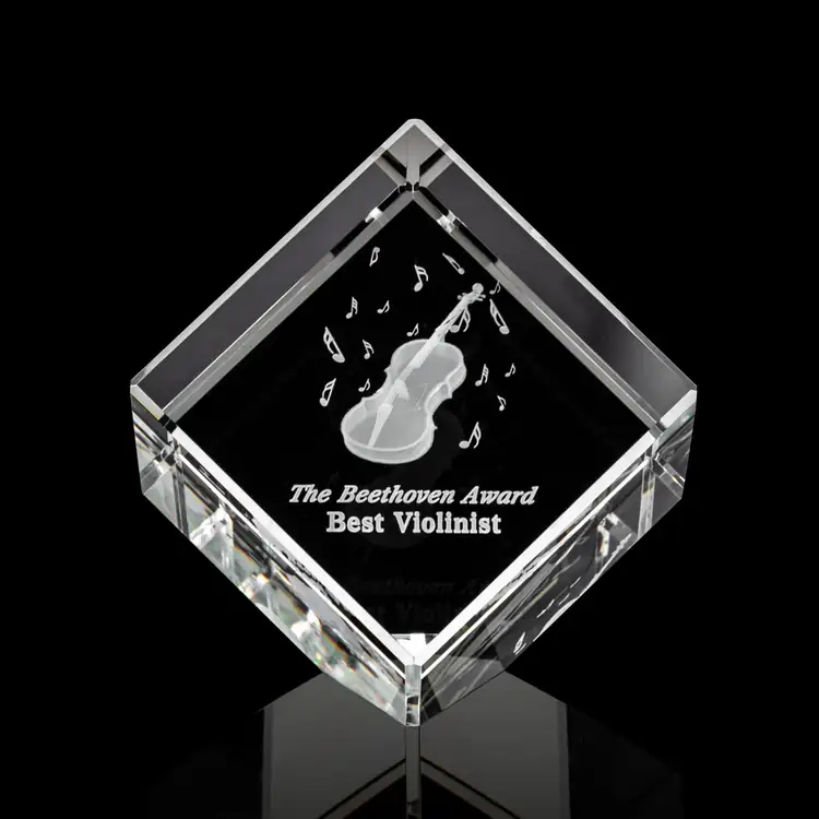 Trophée cube Burrill en cristal optique - Gravure 3D #2