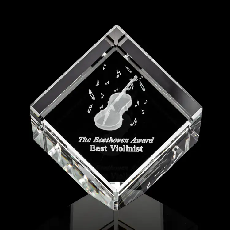 Trophée cube Burrill en cristal optique - Gravure 3D #4